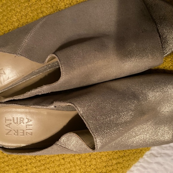 BUY NOW!!! Sparkly, gold mules! - Picture 3 of 4